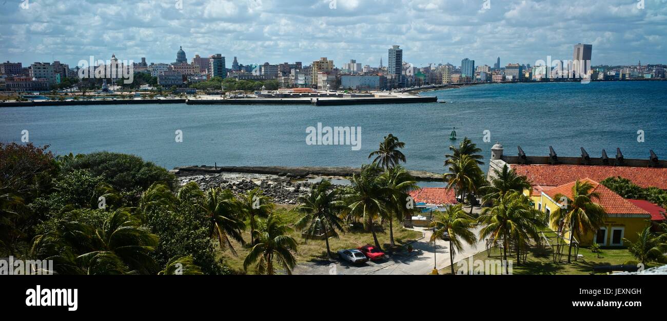 Panoramica della vecchia Havana da El Morro Castle. Foto Stock