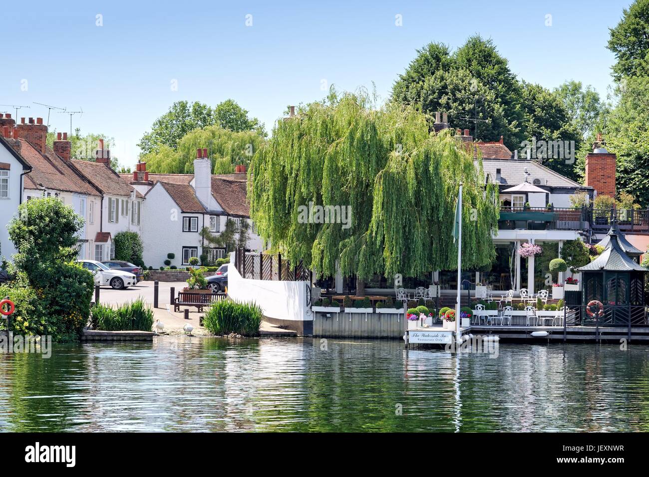 Il Riverside a Bray village Berkshire REGNO UNITO Foto Stock