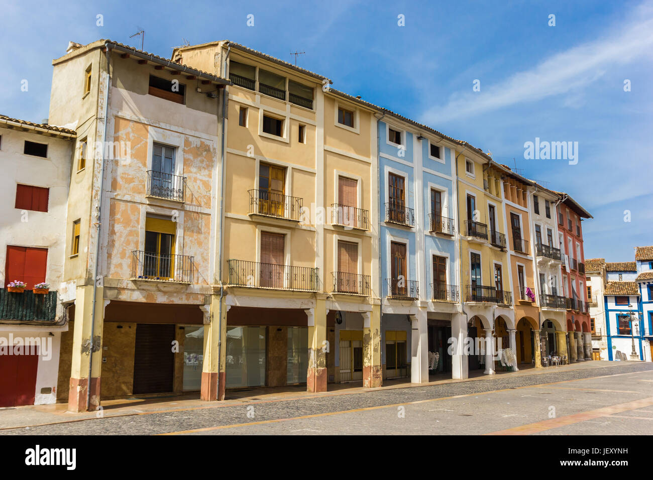 Vecchie case presso la piazza del mercato di Xativa Spagna Foto Stock