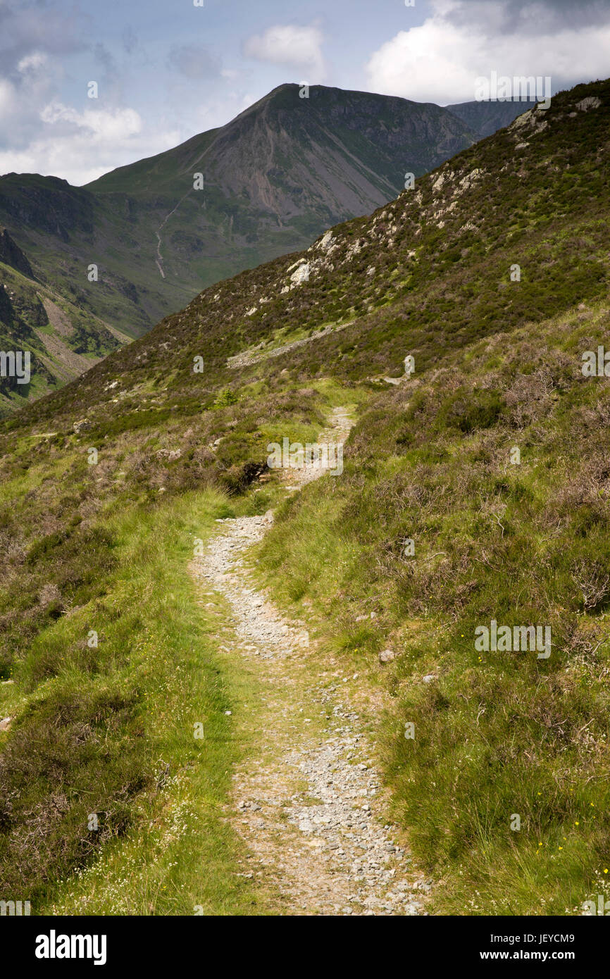 Regno Unito, Cumbria, Fleetwith Pike, percorso passato Buttermere alto stile, accanto Warnscale Beck Foto Stock