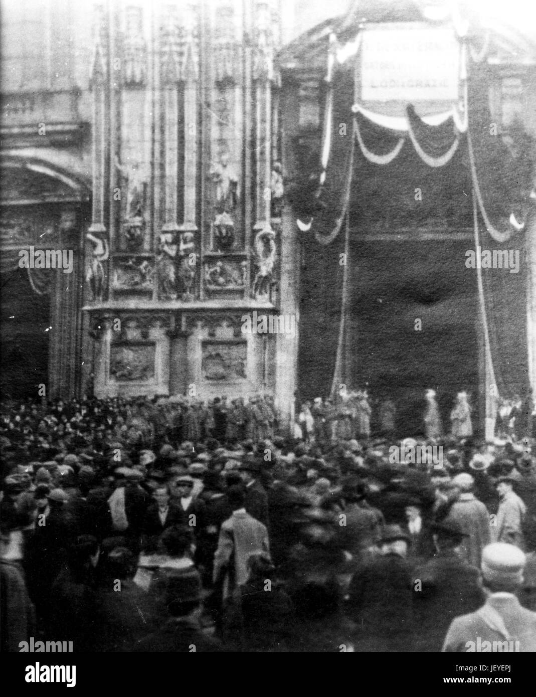 Piazza Duomo, vittoria cristiana celebrazioni del 1918 Foto Stock