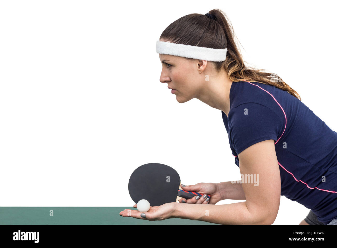 Atleta femminile giocando a ping-pong Foto Stock