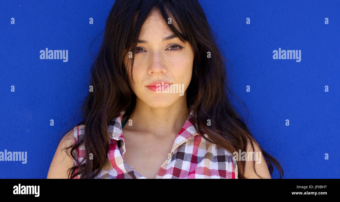 Close up di bella bruna con capelli lunghi Foto Stock