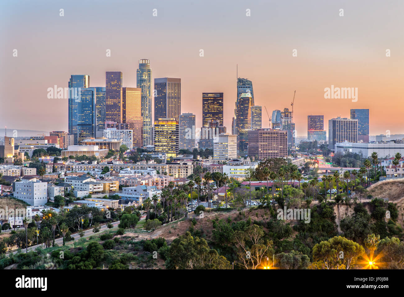 Lo Skyline di Los Angeles al tramonto Foto Stock