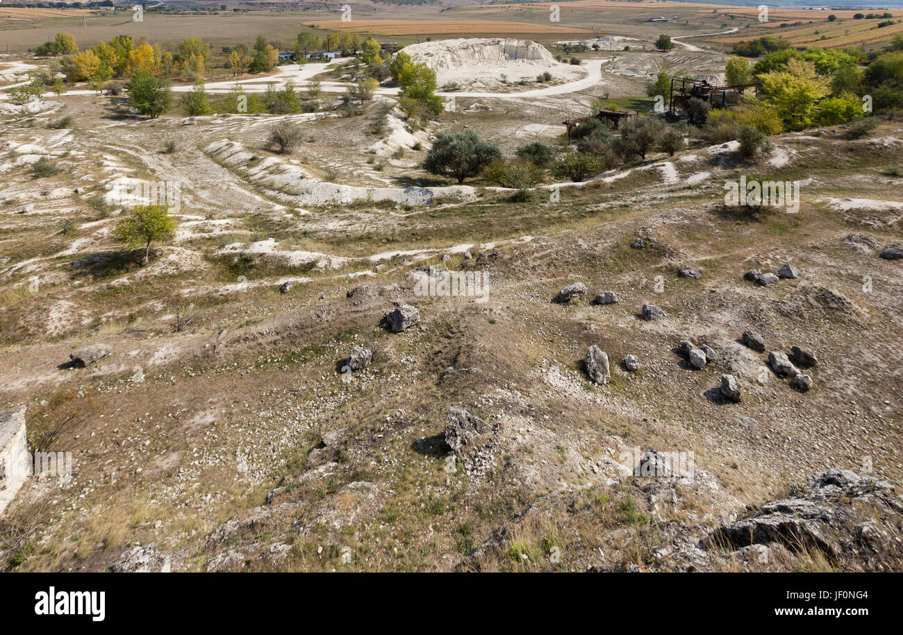 Abbandonata cava di calcare situato nel nord della Repubblica di Moldavia. Foto Stock