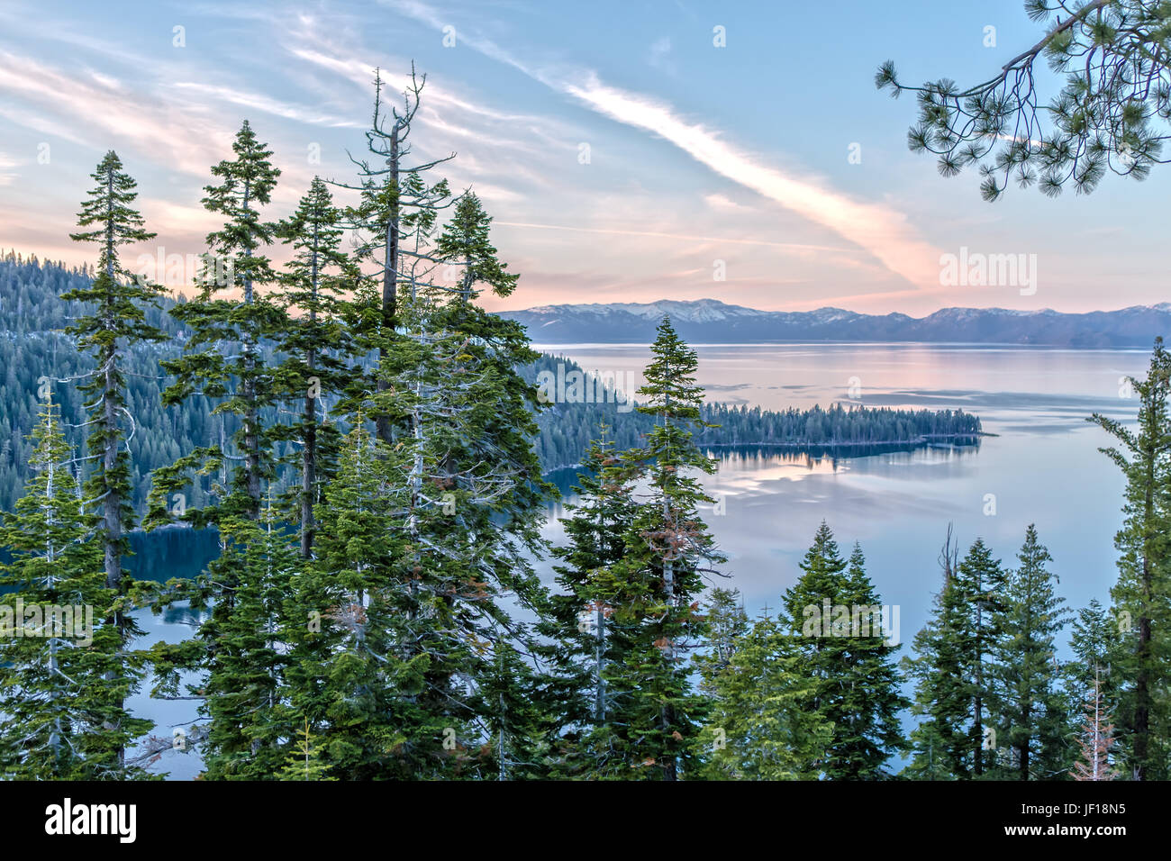 Emerald Bay sul Lago Tahoe su una bella serata Foto Stock