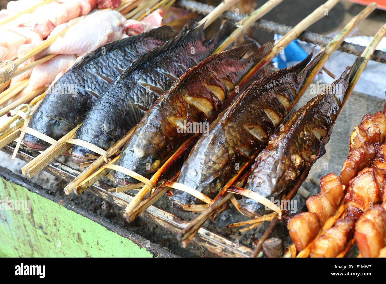 Bambù pesce BBQ Foto Stock