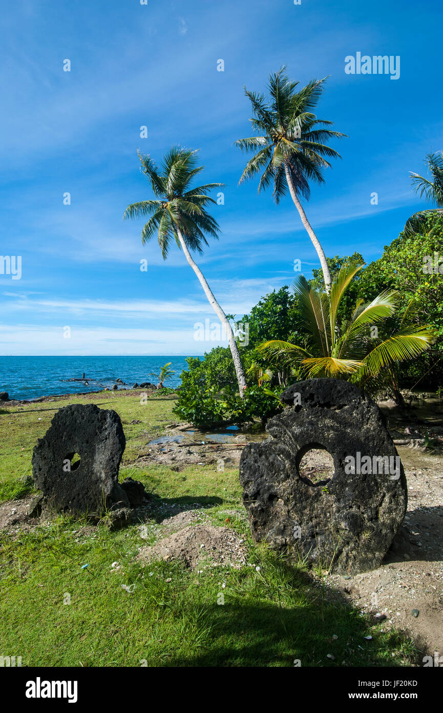 Il denaro in pietra sull'isola di Yap, Stati Federati di Micronesia Foto Stock