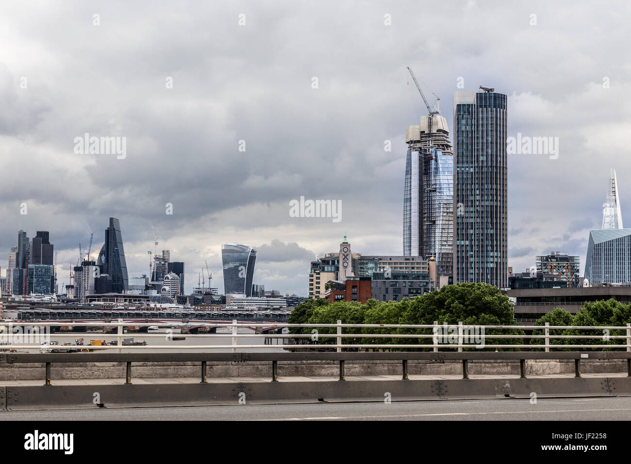 London, Regno Unito - 24 giugno 2017: london southbank area cambia il suo skyline per essere più simile a quello della città di Londra. Foto Stock