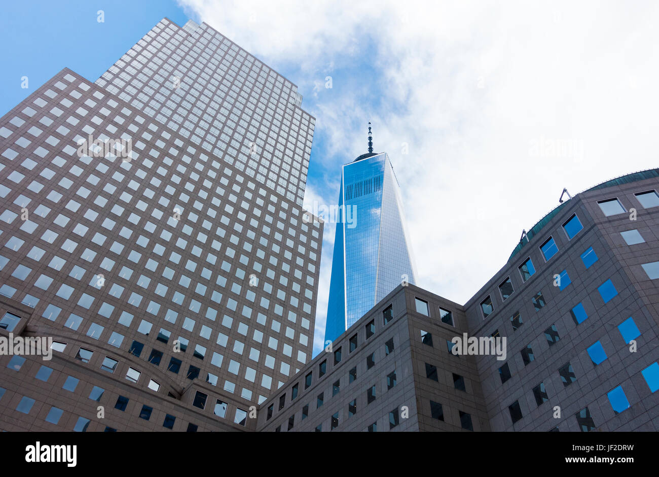 Il quartiere finanziario, FiDi, nella parte inferiore di Manhattan a New York City. Possiamo vedere la libertà Tower, l'edificio più alto nell'emisfero occidentale Foto Stock