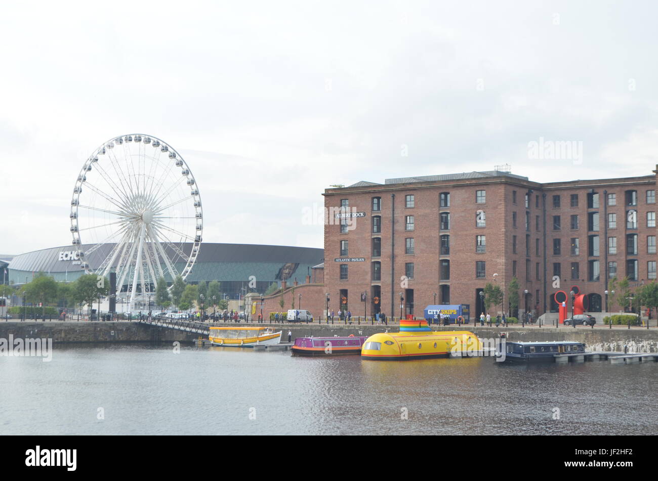 Ruota di Liverpool sull'Albert Dock del fiume Mersey di Liverpool, in Inghilterra Foto Stock