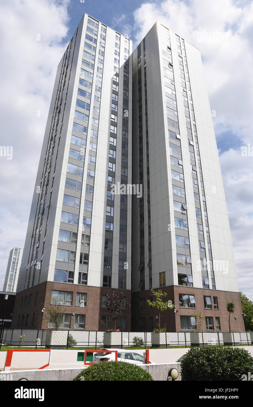 Blocchi a torre sul Chalcots station wagon, sono stati i residenti di fronte a seguito di evacuazione in modo sicuro problemi dopo la Grenfell fuoco,Camden,North London.UK 23.06.1 Foto Stock