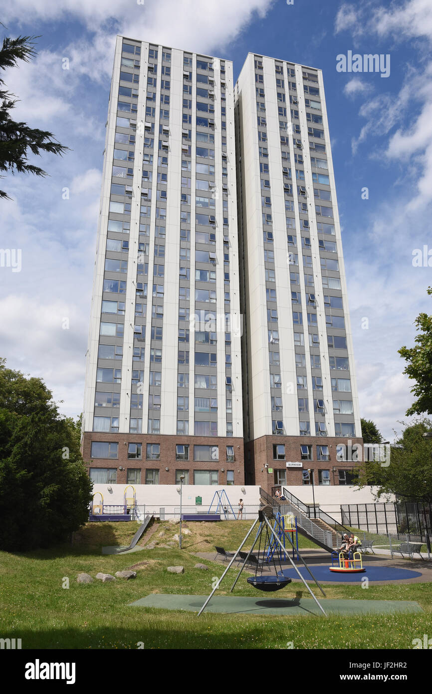 Blocchi a torre sul Chalcots station wagon, sono stati i residenti di fronte a seguito di evacuazione in modo sicuro problemi dopo la Grenfell fuoco,Camden,North London.UK 23.06.1 Foto Stock