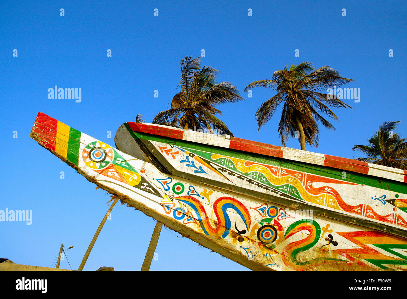 Tradizionale e dipinto barche. Saint Louis, Senegal Foto Stock