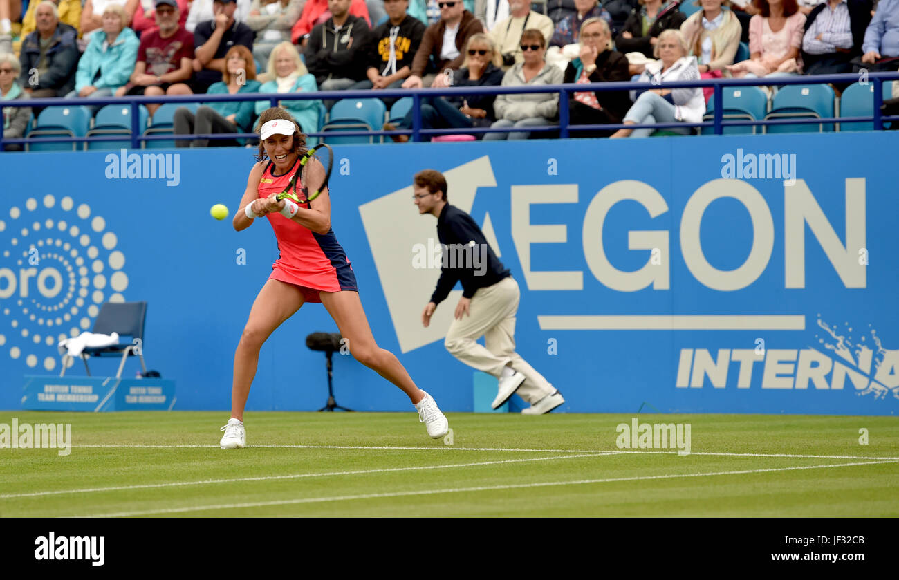 Johanna Konta di Gran Bretagna in azione al Aegon International Eastbourne Tennis Tournament in Devonshire Park , Eastbourne SUSSEX REGNO UNITO . 28 giu 2017 fotografia scattata da Simon Dack Foto Stock