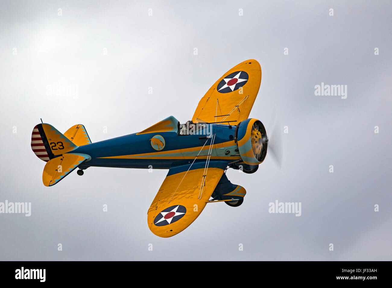 Aeroplano rari WWII P-26 cerbottana aeromobili battenti in air show Foto Stock