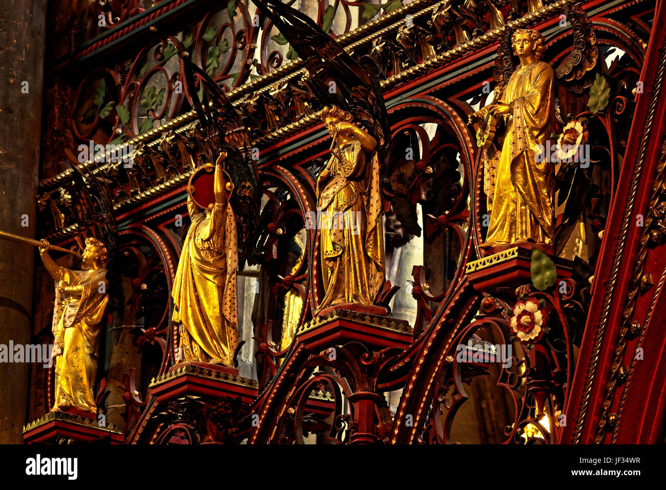 Lichfield Cathedral, dedicato a St Chad e Santa Maria è in Staffordshire, in Inghilterra ed è il solo inglese medievale Cattedrale con tre guglie Foto Stock