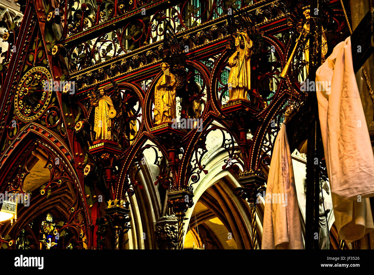 Lichfield Cathedral, dedicato a St Chad e Santa Maria è in Staffordshire, in Inghilterra ed è il solo inglese medievale Cattedrale con tre guglie Foto Stock