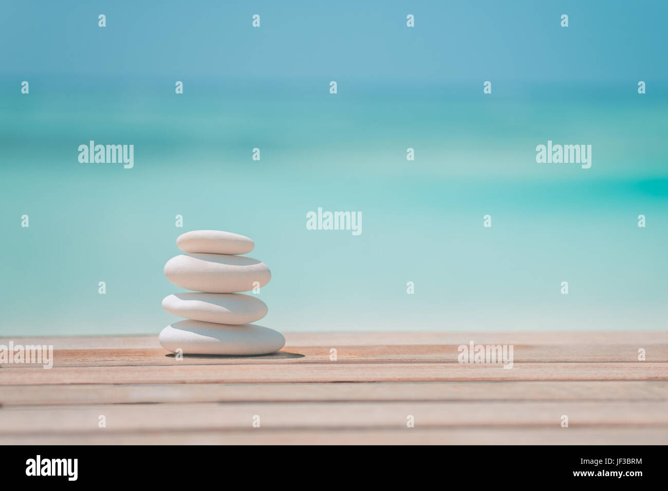 Zen pacifica di pietre e sabbia soffice per la tranquillità e la meditazione e ispirazione background concept design Foto Stock