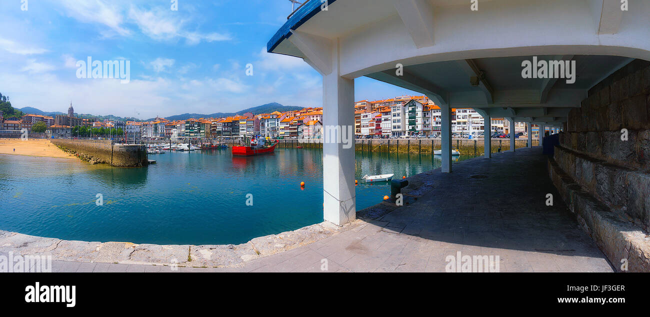 Panorama di Lekeitio village Foto Stock