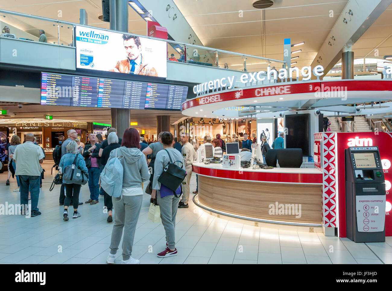 Partenza lounge interior, Gatwick South Terminal, Crawley, West Sussex, in Inghilterra, Regno Unito Foto Stock