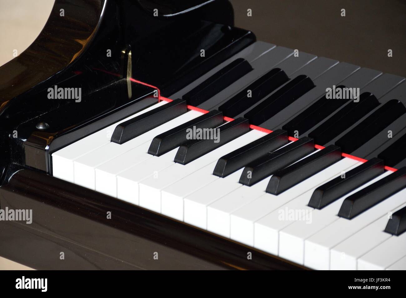 Chiudere uo dei tasti di pianoforte di pianoforte Foto Stock