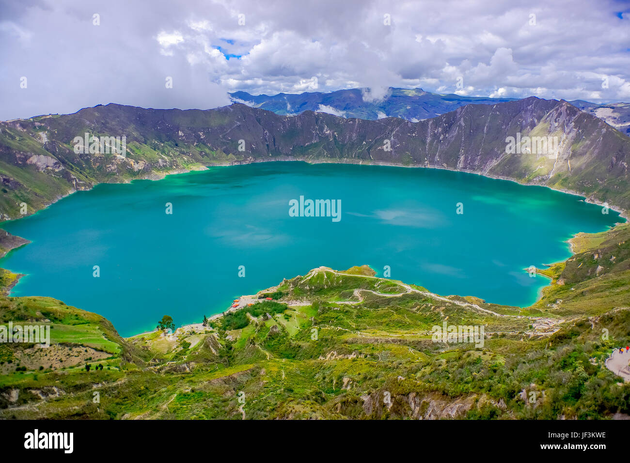 La magnifica vista del Lago di Quilotoa caldera. Quilotoa è il vulcano occidentale nella gamma delle Ande e si trova nella regione andina dell Ecuador. Foto Stock