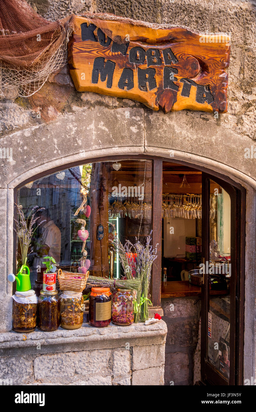 Knoba Mareta, un ristorante locale nella Città Vecchia di Korcula in Croazia Foto Stock