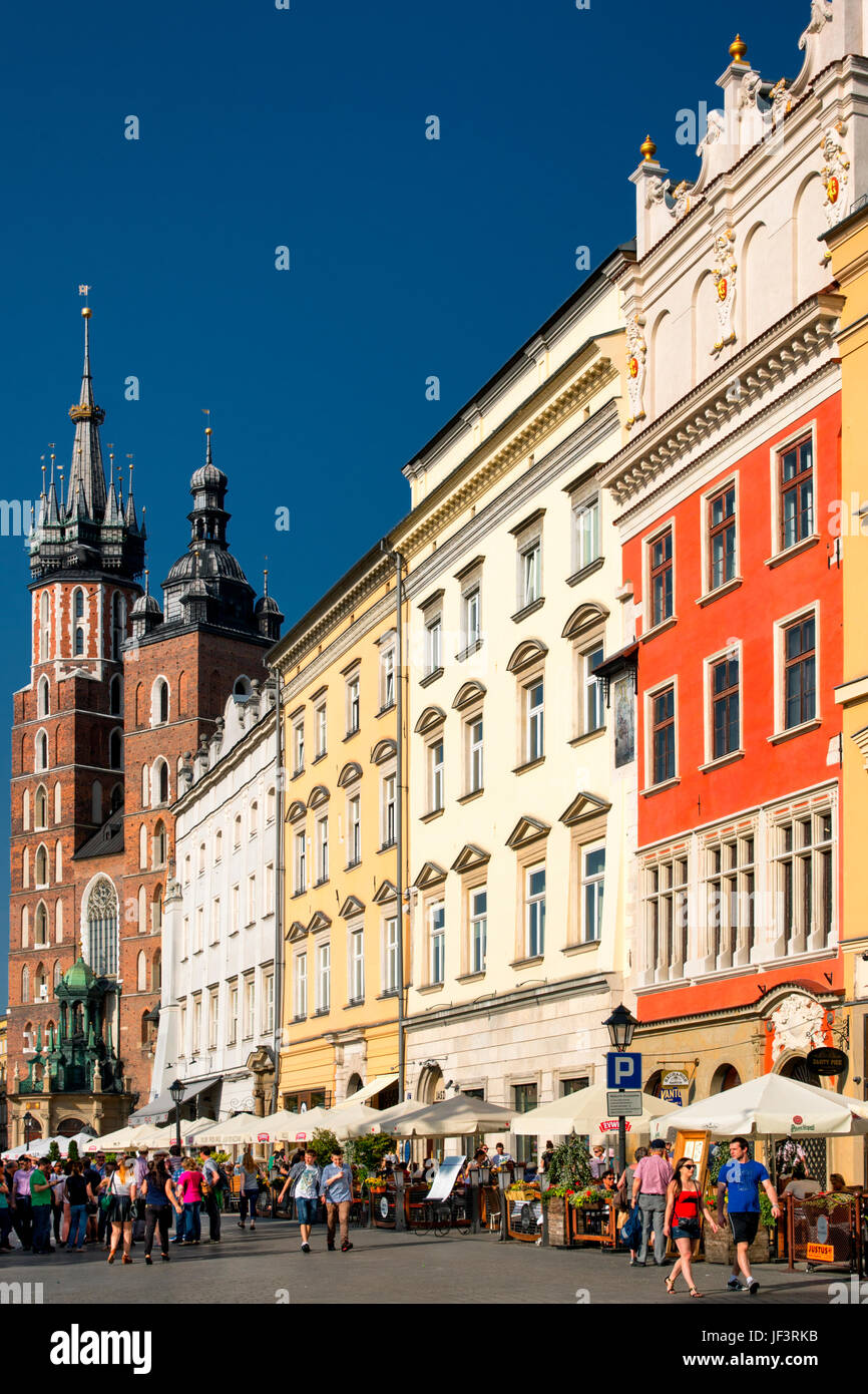 Piazza Principale del Mercato a Rynek Glowny con la chiesa di S. Maria. Foto Stock