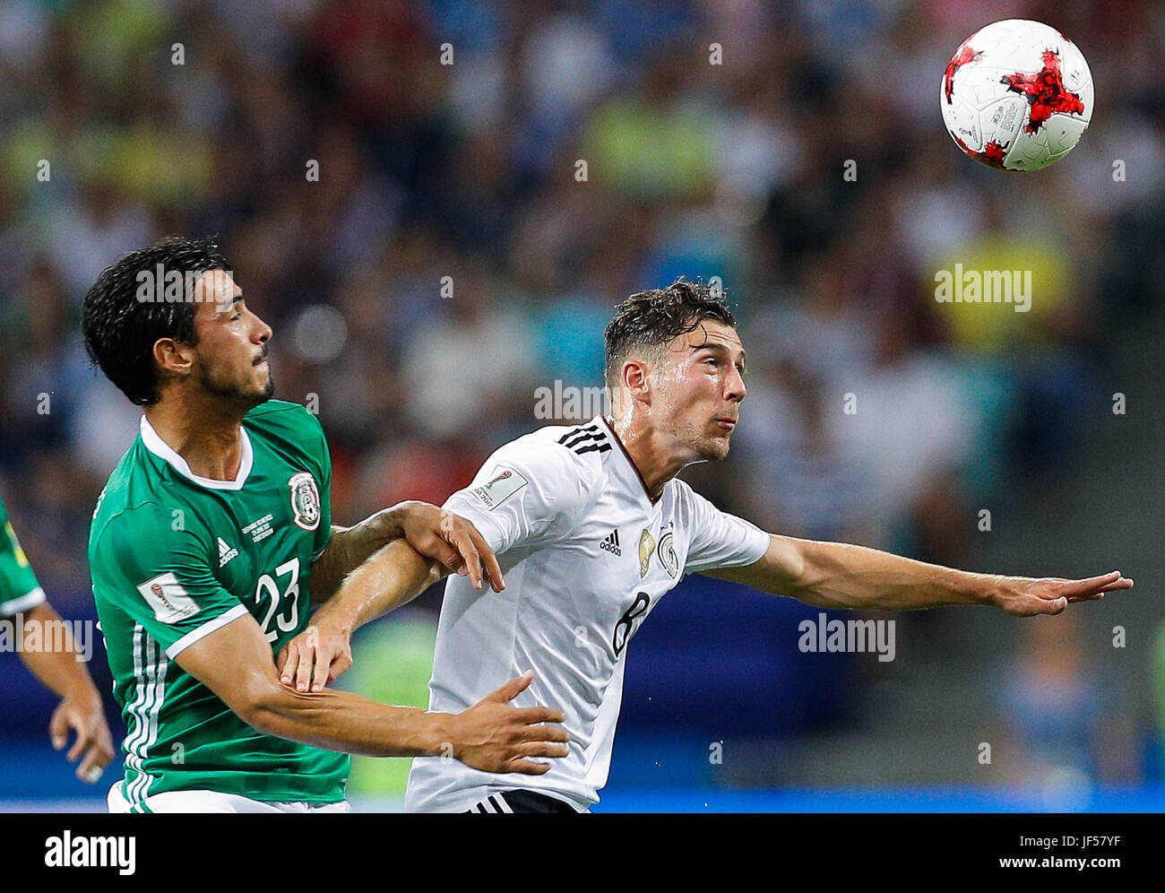 KAZAN, RT - 29.06.2017: GERMANIA VS CILE - ALANIS Oswaldo del Messico concorsi sfera con GORETZKA Leon della Germania durante il match tra Germania e Cile valida per il secondo round della Confederations Cup 2017, terrà questo giovedì (22), che si è tenuta presso l'Arena di Kazan a Kazan, Russia. (Foto: Marcelo Machado de Melo/Fotoarena) Foto Stock