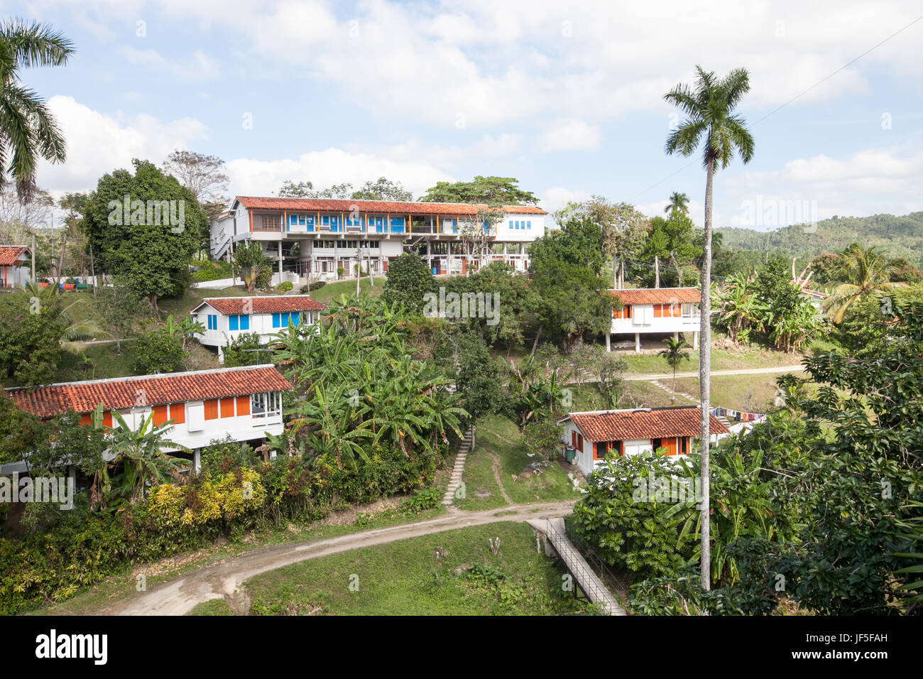 Case in una comunità di artisti e missioni stand sul versante di una collina si trova al di fuori dell Avana. Foto Stock
