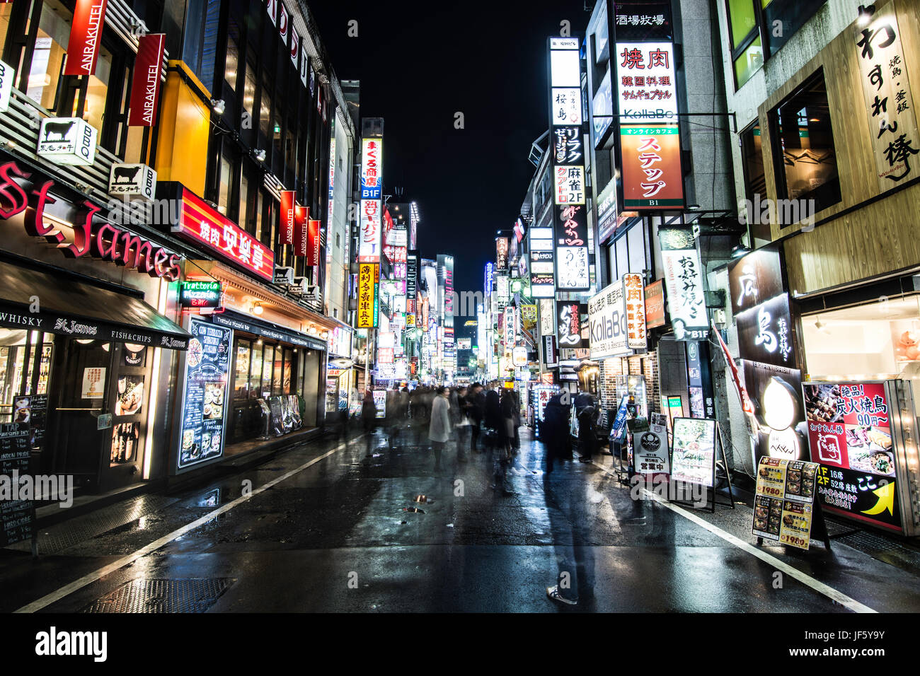 Shinjuku Tokyo vita notturna - vista incredibile di Shinjuku di notte Foto Stock