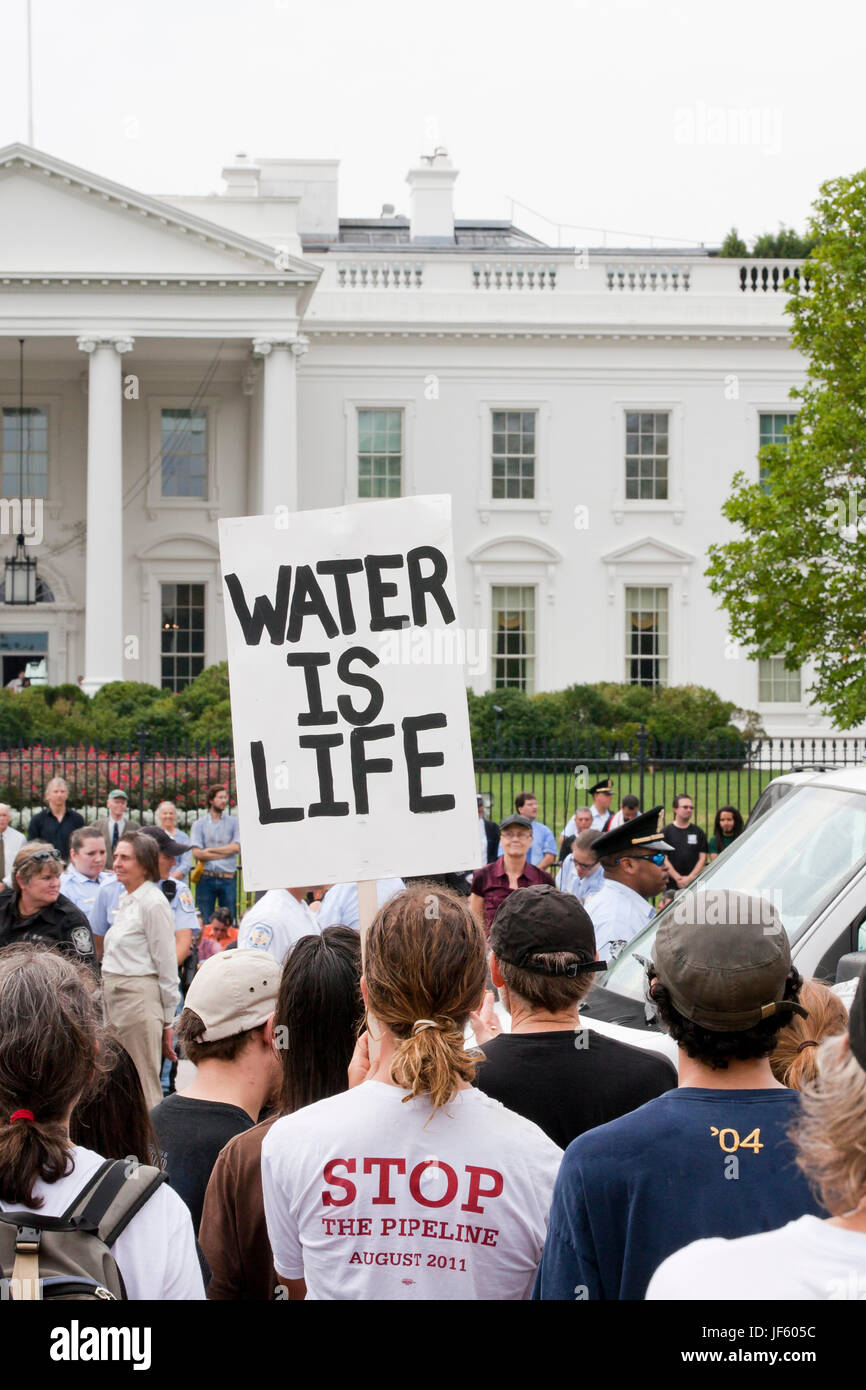 03 settembre 2011: gli ambientalisti che protestavano Keystone XL pipeline (tar sands, protesta ambientale) - Washington DC, Stati Uniti d'America Foto Stock