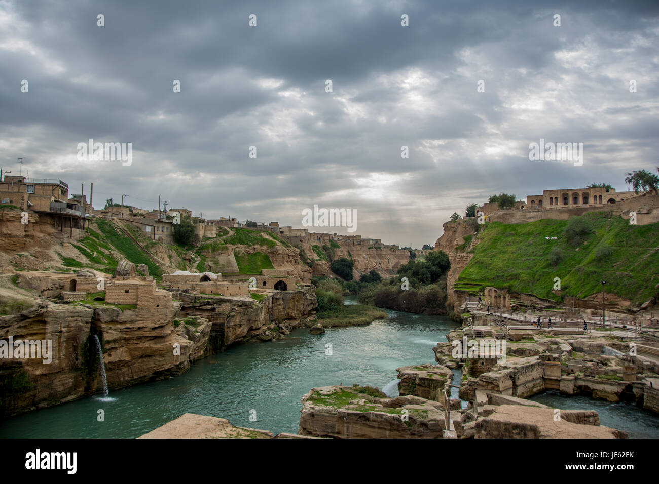 Sistema idraulico storico di Shushtar è quello del primo sistema è in grado di controllare la potenza del flusso di acqua di fresatura Foto Stock