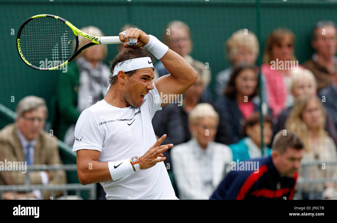 La Spagna di Rafael Nadal durante una mostra match di tennis a Londra Giugno 2017 Foto Stock