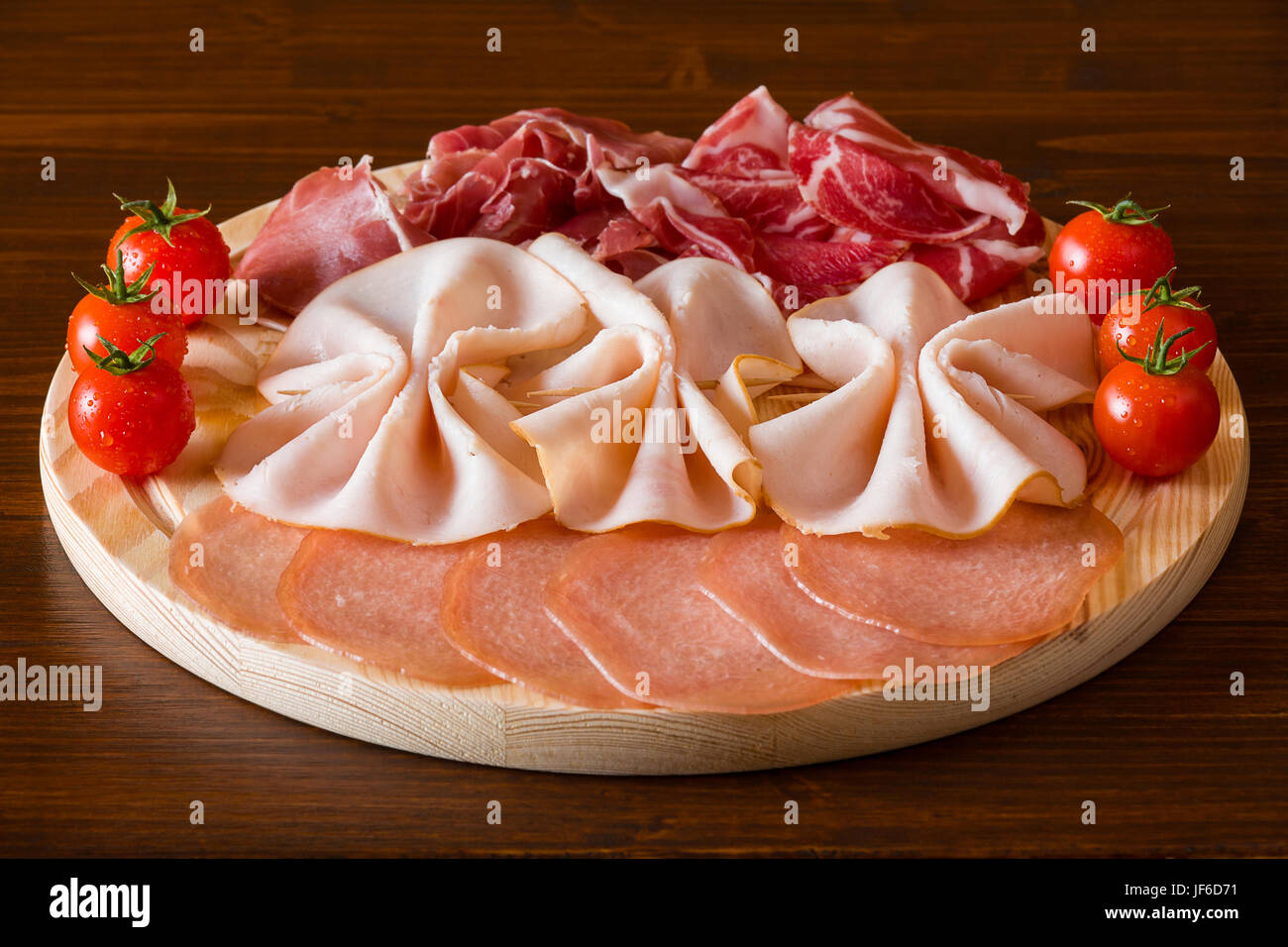 Salumi e pomodori ciliegia Foto Stock