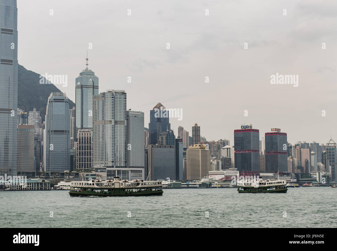 Skyline di Hong Kong e del porto di Victoria Foto Stock