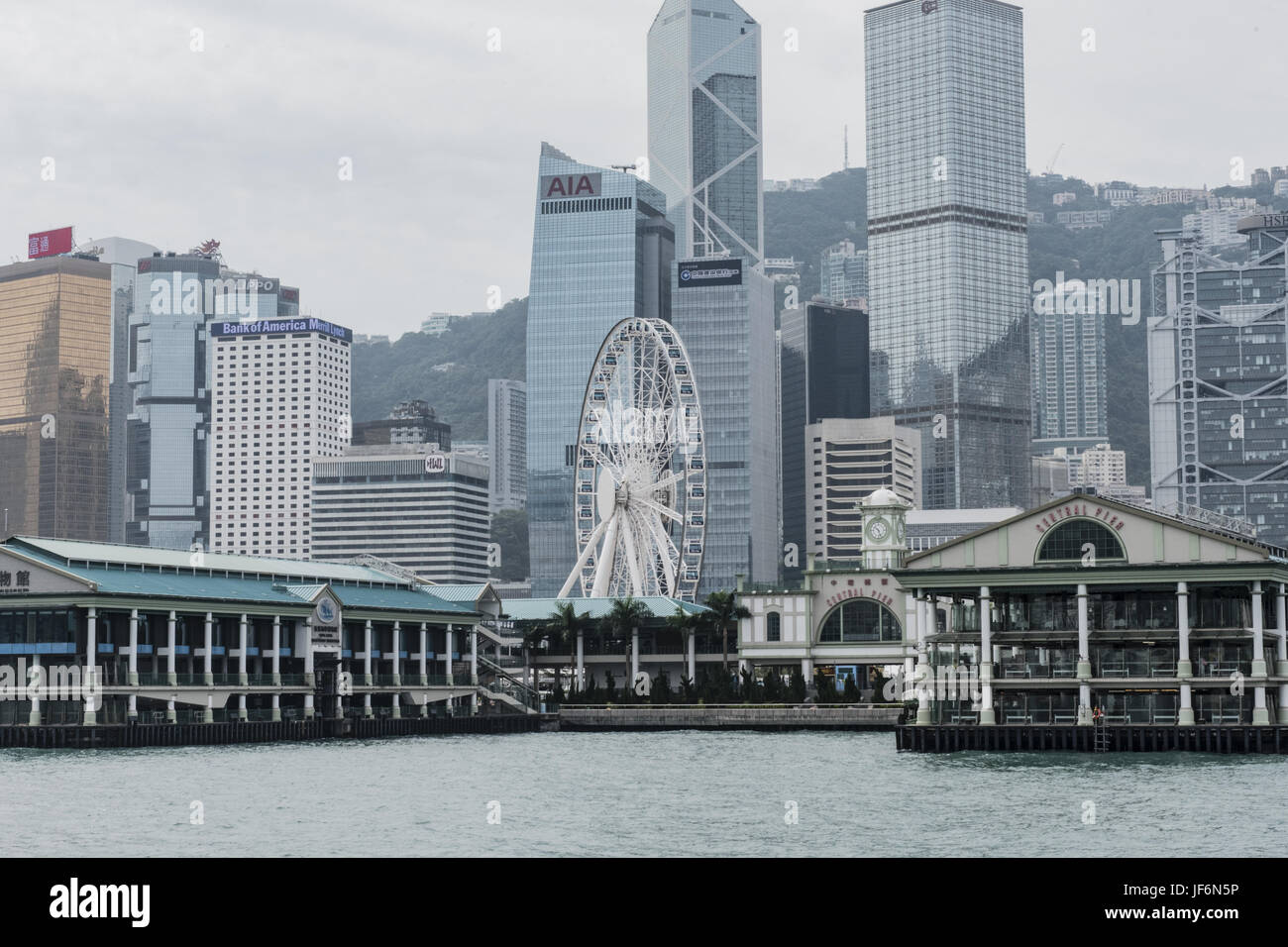 Skyline di Hong Kong e del porto di Victoria Foto Stock