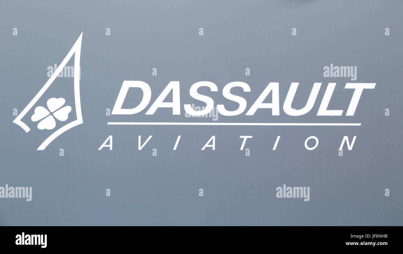 Parigi, Francia - 23 JUN 2017: Dassault aviazione firmare al Paris Air Show 2017. Dassault aviazione francese internazionale del costruttore di aeromobili di aircr Foto Stock