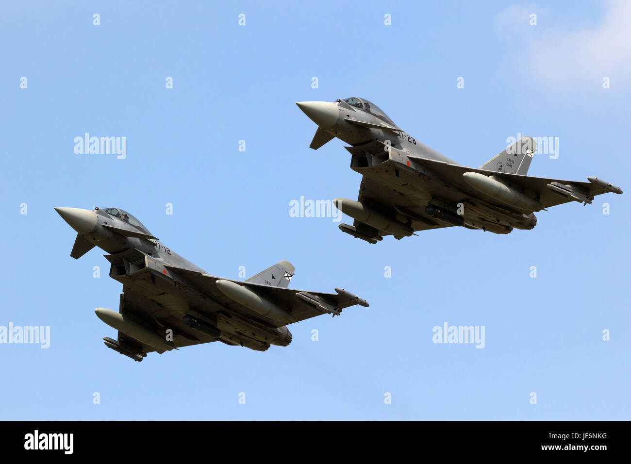 FLORENNES, Belgio - giu 15, 2017: due spagnolo Air Force Eurofighter Typhoon jet fighter volo. Foto Stock