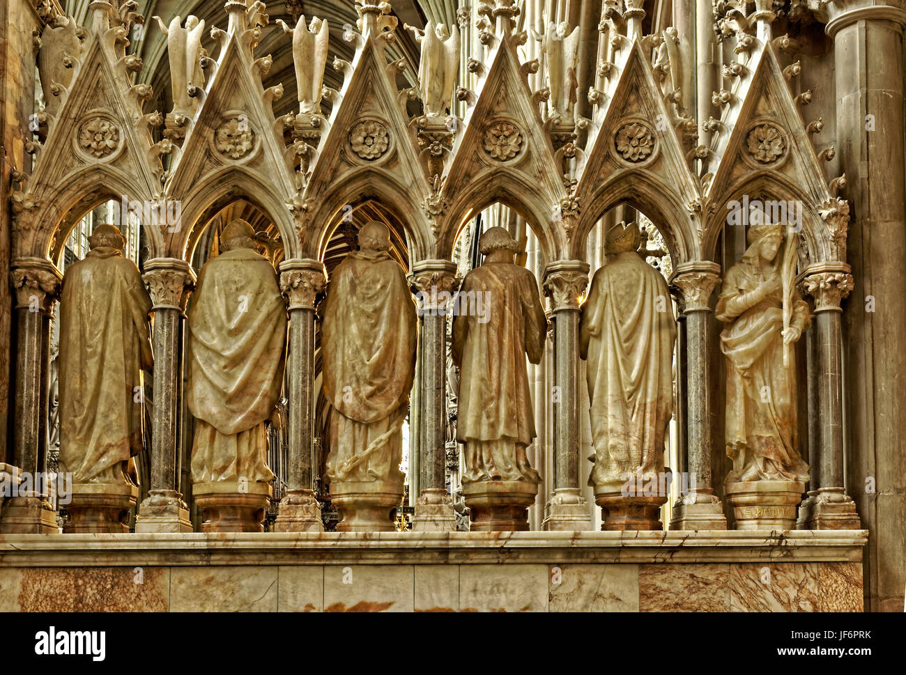Lichfield Cathedral, dedicato a St Chad e Santa Maria è in Staffordshire, in Inghilterra ed è il solo inglese medievale Cattedrale con tre guglie Foto Stock