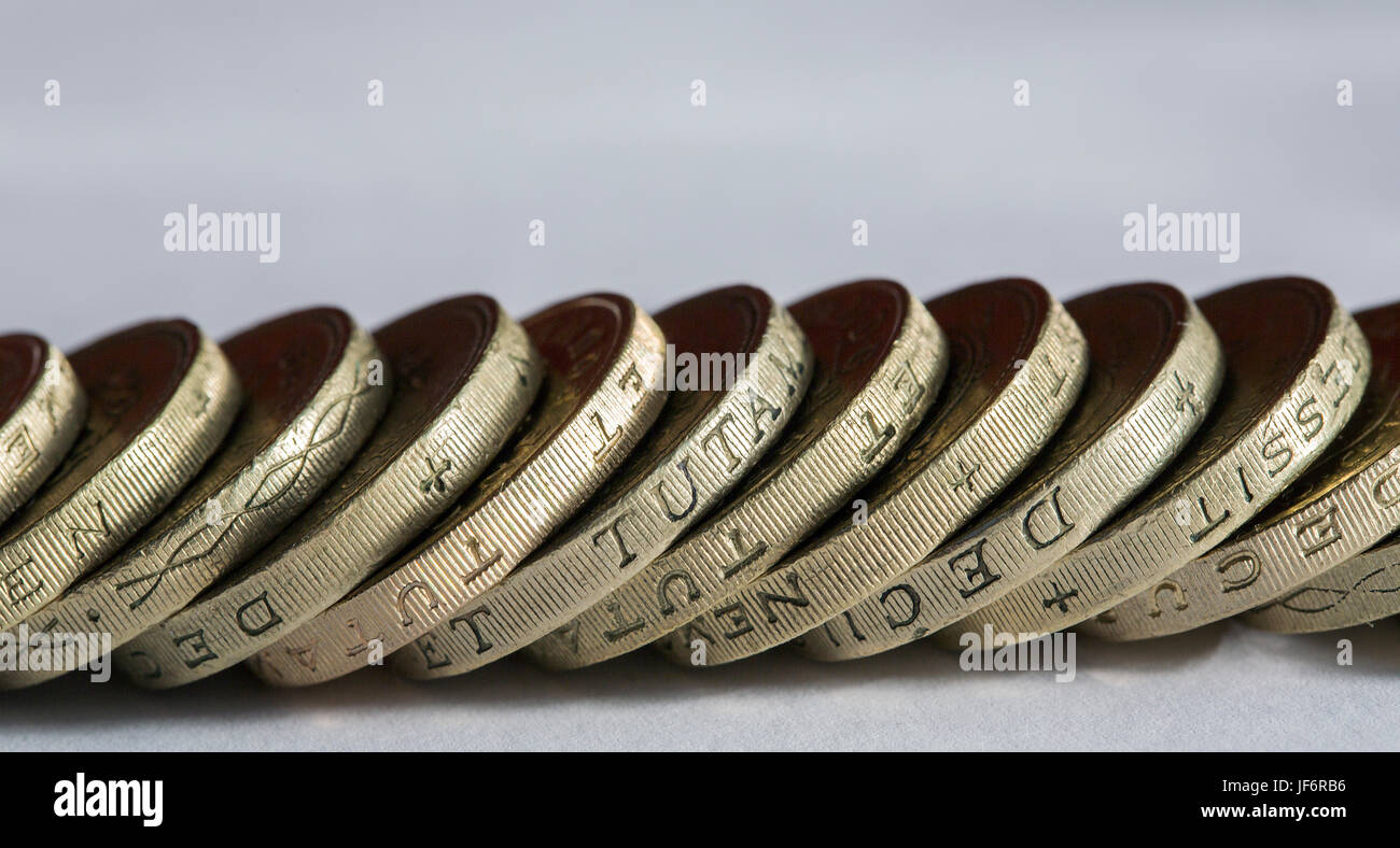Vecchio una libbra di monete in una riga Foto Stock