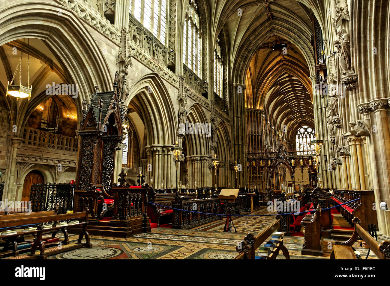 Lichfield Cathedral, dedicato a St Chad e Santa Maria è in Staffordshire, in Inghilterra ed è il solo inglese medievale Cattedrale con tre guglie Foto Stock