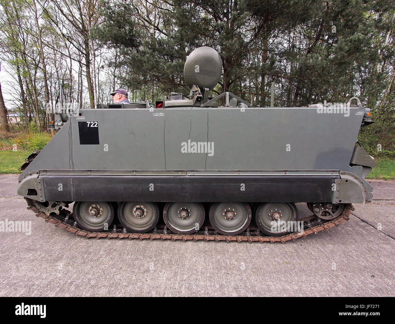 La portaerei corazzata M113 in mostra presso l'Artilleriemuseum di Brasschaat, Belgio, è un pezzo chiave della storia militare. È servito in vari conflitti e mostra l'evoluzione dei veicoli blindati. Foto Stock