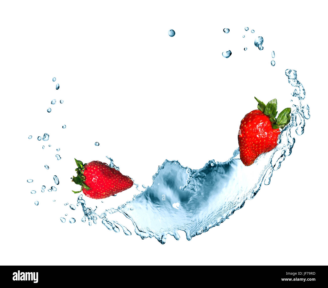 Rosso frutta fragola in acqua che scorre su sfondo bianco Foto Stock