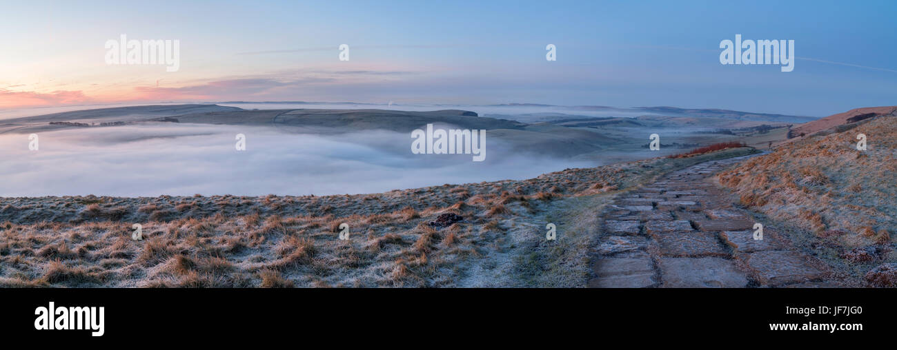 Nebbia dall'Mam Tor, Castleton, Derbyshire Foto Stock