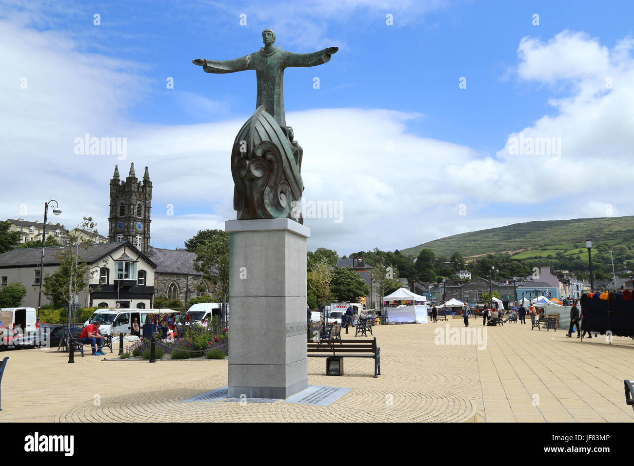 Statua di San Brendan il navigatore in Wolfe Tone Square, Bantry, County Cork, Irlanda. Foto Stock