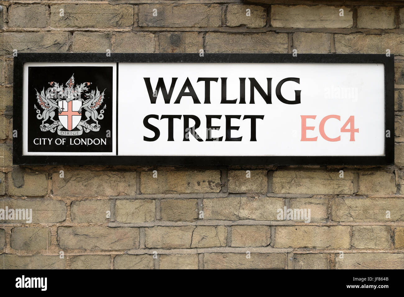 Corporation of London logo su Watling Street segno nella città di Londra EC4 Inghilterra UK KATHY DEWITT Foto Stock