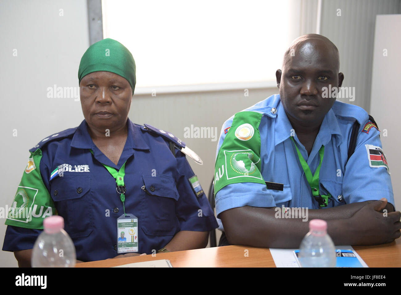 Singoli funzionari di polizia (IPO) dalla Sierra Leone e Kenya, partecipare alla chiusura di otto giorni di singoli funzionari di polizia per la formazione di induzione a Mogadiscio, Somalia il 18 maggio 2017. AMISOM foto/Atulinda Allan Foto Stock