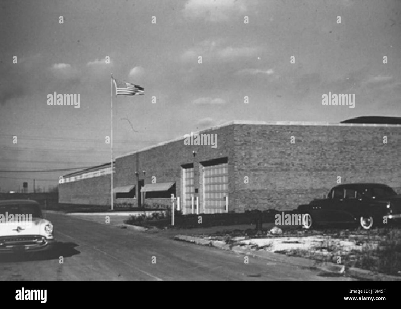 Fotografia del Chicago Federal Archives and Records Center, che mostra il suo significato storico come struttura governativa che conserva i documenti federali. Situato a Chicago, questo edificio è una parte vitale della conservazione dell'archivio americano e degli sforzi di documentazione federale. Foto Stock